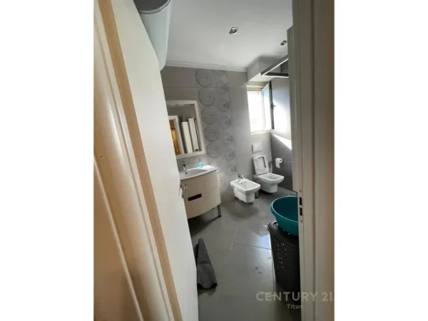 Tirane, jepet me qera apartament 1+1+Ballkon Kati 3, 60 m² 600 € (Rruga Mine Peza)
