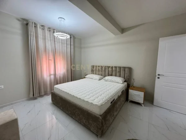 Tirane, jepet me qera apartament 1+1+Ballkon Kati 6, 70 m² 650 € (mine peza)