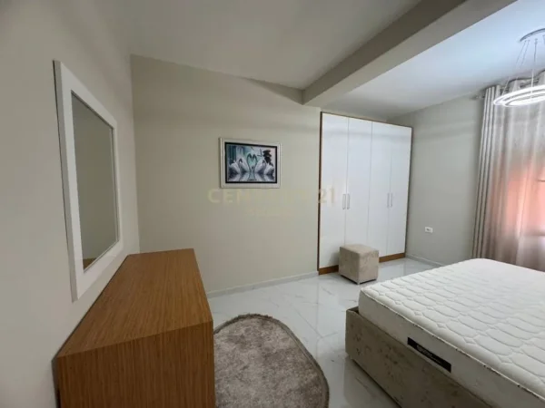 Tirane, jepet me qera apartament 1+1+Ballkon Kati 6, 70 m² 650 € (mine peza)