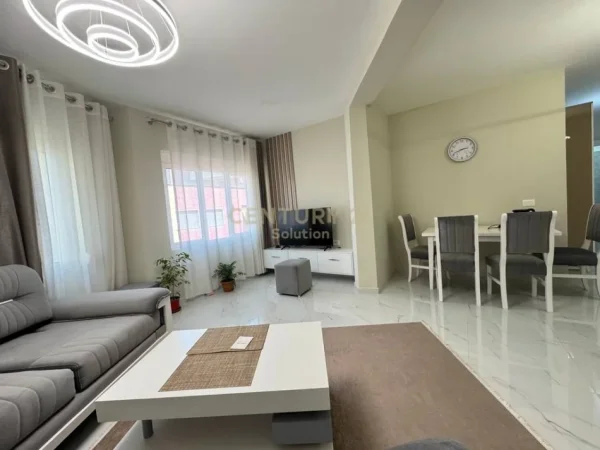 Tirane, jepet me qera apartament 1+1+Ballkon Kati 6, 70 m² 650 € (mine peza)