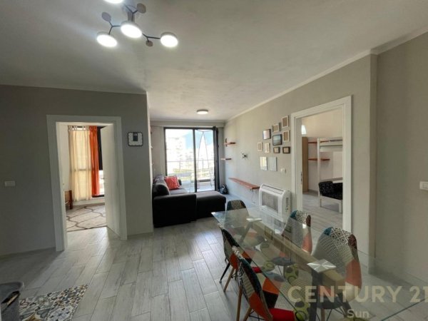 Tirane, jepet me qera apartament 3+1 Kati 10, 110 m² 700 € (ISH FUSHA E AVIACIONIT)