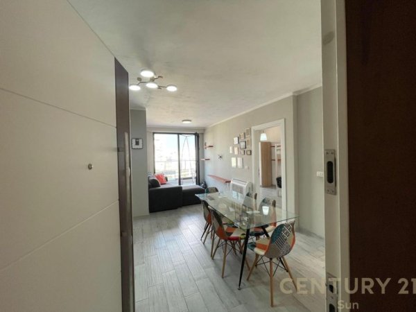 Tirane, jepet me qera apartament 3+1 Kati 10, 110 m² 700 € (ISH FUSHA E AVIACIONIT)