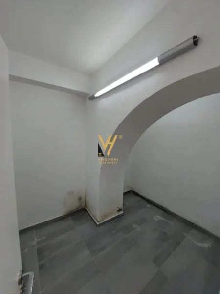 Tirane, jepet me qera dyqan Kati 0, 30 m² 450 € (RRUGA SULEJMAN PASHA)