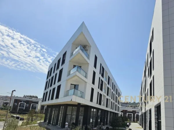 Tirane, jepet me qera apartament 2+1 Kati 3, 130 m² 1.000 € (LIQENI I THATE)