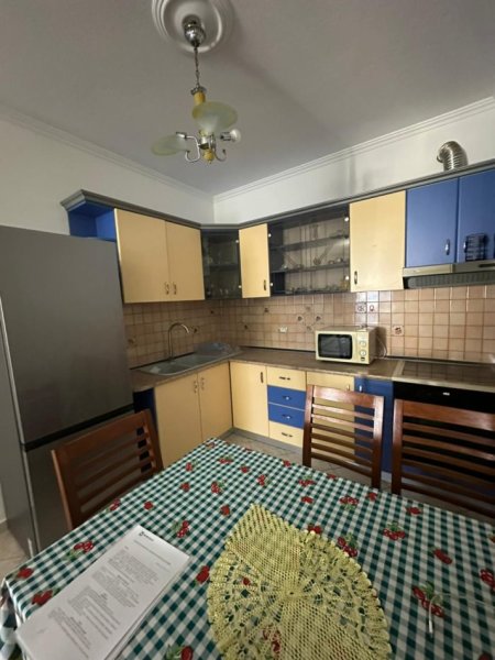 Tirane, jepet me qera apartament 2+1+Aneks+Ballkon Kati 5, 124 m² 700 € (Komuna e Parisit)