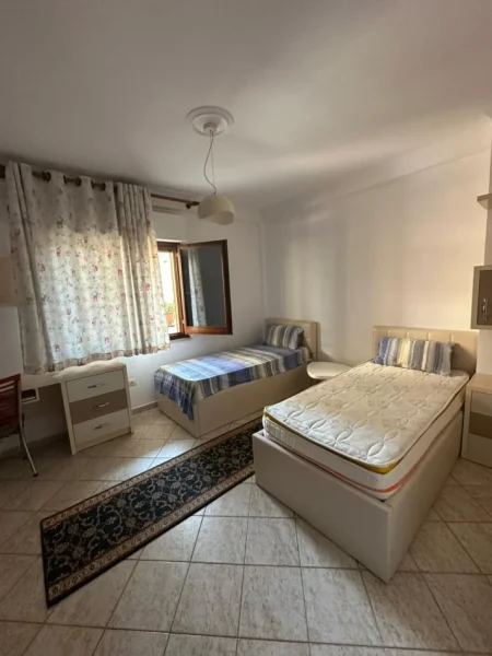 Tirane, jepet me qera apartament 2+1+Aneks+Ballkon Kati 5, 124 m² 700 € (Komuna e Parisit)