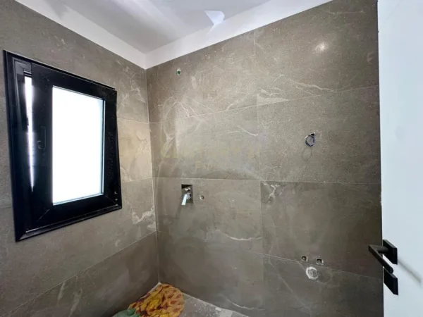 Vlore, shes shtepi 3+1 Kati 1, 274 m² 395.000 € (Stadiumi Flamurtari)