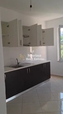Tirane, jepet me qera apartament 3+1+Ballkon Kati 4, 140 m² 350 € (Fresku)