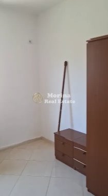 Tirane, jepet me qera apartament 3+1+Ballkon Kati 4, 140 m² 350 € (Fresku)