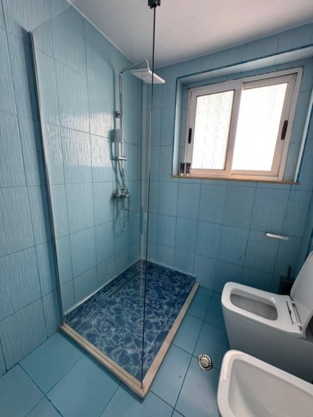 Tirane, jepet me qera apartament 2+1+Aneks+Ballkon Kati 2, 80 m² 1.200 € (Rr. e Duuresit)