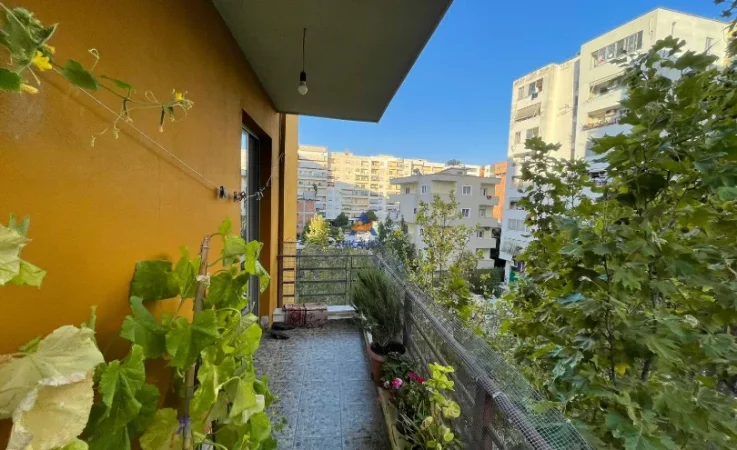 Tirane, shitet apartament 2+1+Ballkon Kati 3, 109 m² 130.000 € (PALLATET CABEJ,YZBERISHT)