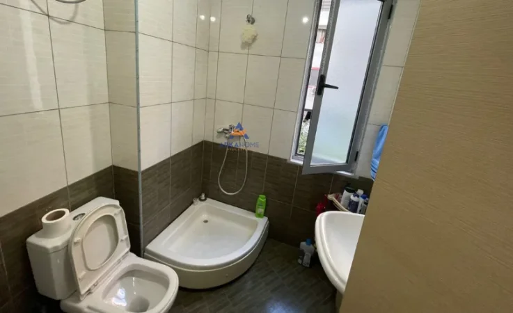 Tirane, shitet apartament 2+1+Ballkon Kati 3, 109 m² 130.000 € (PALLATET CABEJ,YZBERISHT)