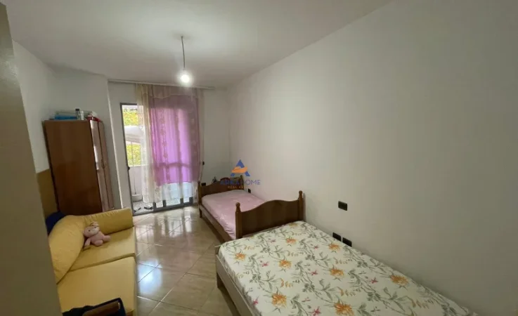 Tirane, shitet apartament 2+1+Ballkon Kati 3, 109 m² 130.000 € (PALLATET CABEJ,YZBERISHT)