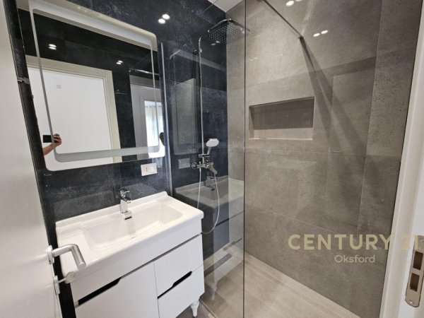 Tirane, jepet me qera apartament 2+1 Kati 3, 130 m² 1.000 € (Liqeni i thate)
