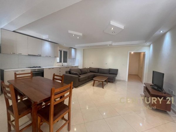Tirane, jepet me qera Vile 2+1 Kati 1, 100 m² 450 € (Selite)