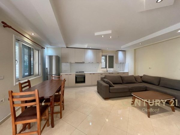 Tirane, jepet me qera Vile 2+1 Kati 1, 100 m² 450 € (Selite)