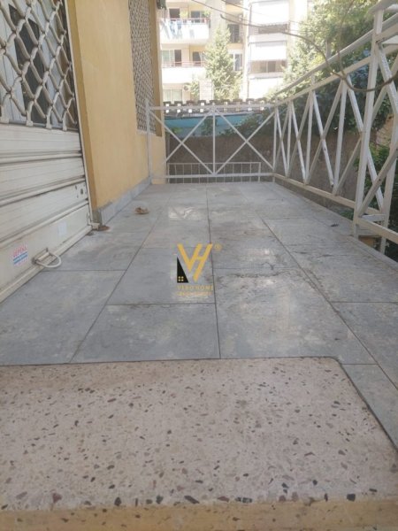Tirane, jepet me qera dyqan Kati 0, 70 m² 1.000 € (KOMUNA E PARISIT)