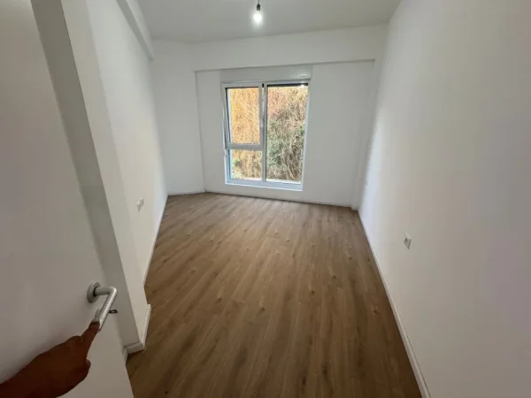 Tirane, shitet apartament 1+1 Kati 1, 61 m² 