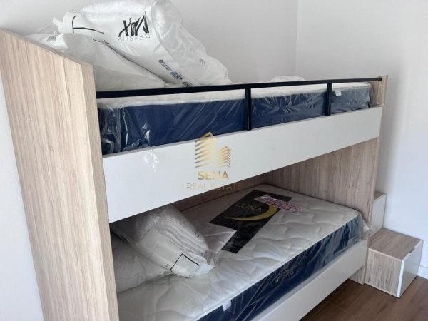 Tirane, jepet me qera apartament 2+1+Ballkon Kati 5, 88 m² 450 € (Rruga Sotir Caci)