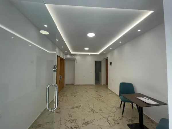 Tirane, jepet me qera dyqan Kati 0, 27 m² 500 € (Rruga Federik Shiroka)