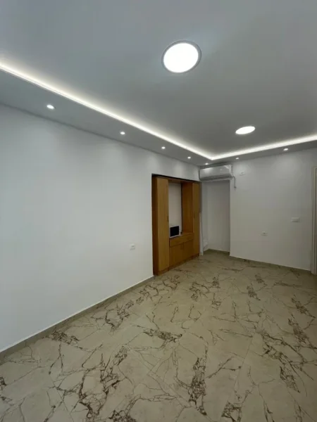Tirane, jepet me qera dyqan Kati 0, 27 m² 500 € (Rruga Federik Shiroka)
