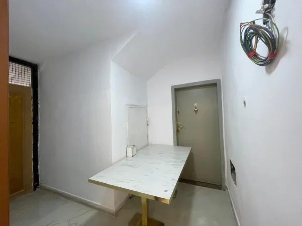 Tirane, jepet me qera dyqan Kati 0, 27 m² 500 € (Rruga Federik Shiroka)
