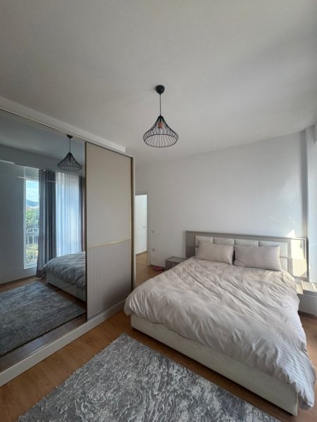 Tirane, jepet me qera apartament 2+1+Ballkon Kati 2, 105 m² 750 € (Fusha e Aviaionit)