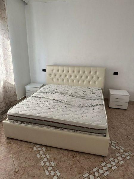 JEPET ME QERA SUPER APARTAMENT 2+1 NE QENDER TEK RRUGA DIBRES , SELVIA, PER 5 PERSONA ,600 €