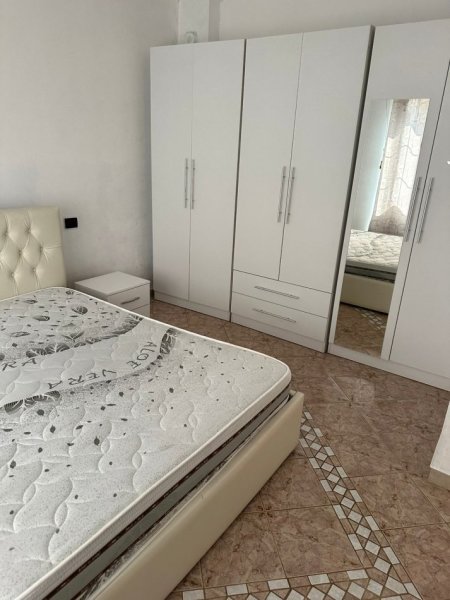 JEPET ME QERA SUPER APARTAMENT 2+1 NE QENDER TEK RRUGA DIBRES , SELVIA, PER 5 PERSONA ,600 €