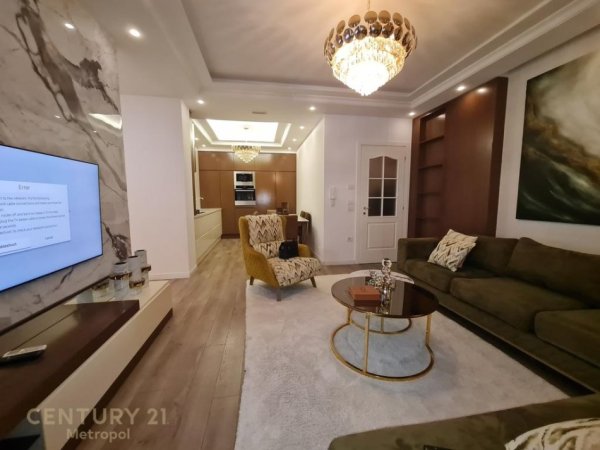 Tirane, jepet me qera apartament 2+1 Kati 4, 112 m² 1.000 € (Astir)
