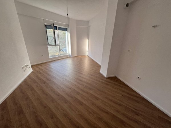 Tirane, jepet me qera apartament 1+1 Kati 2, 70 m² 200 € 
