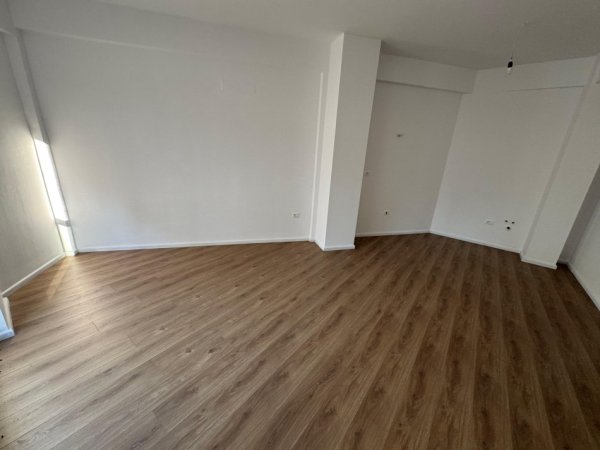 Tirane, jepet me qera apartament 1+1 Kati 2, 70 m² 200 € 