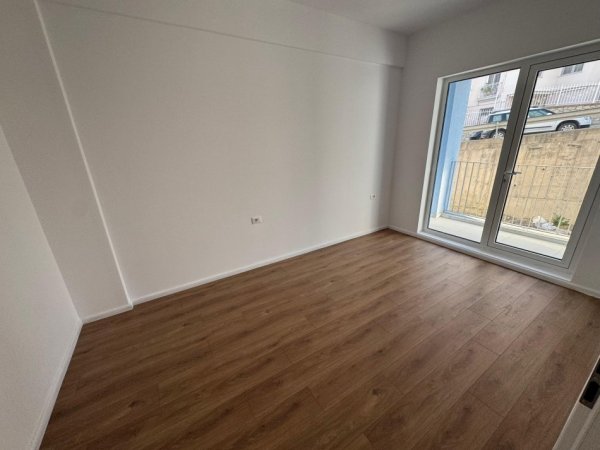 Tirane, jepet me qera apartament 1+1 Kati 2, 70 m² 200 € 