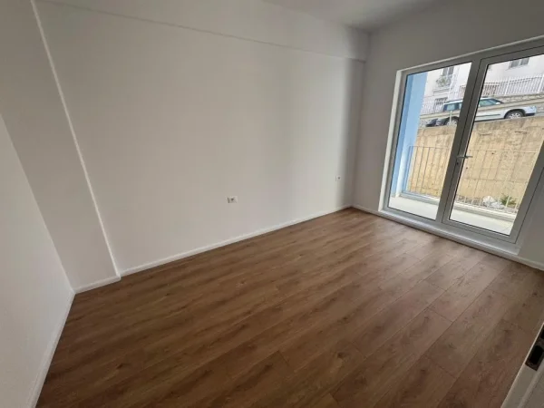Tirane, jepet me qera apartament 1+1 Kati 2, 70 m² 200 € 