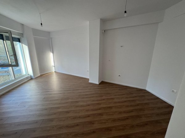 Tirane, jepet me qera apartament 1+1 Kati 2, 70 m² 200 € 