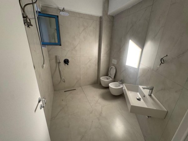 Tirane, jepet me qera apartament 1+1 Kati 2, 70 m² 200 € 