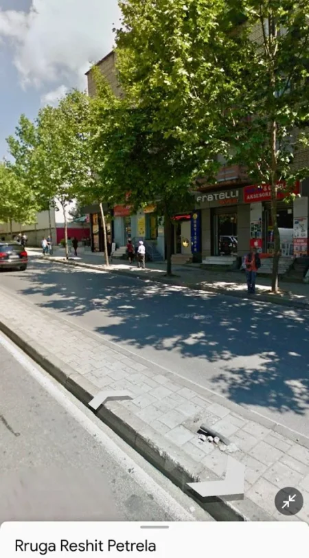 Tirane, shitet dyqan Kati 0, 65 m² 300.000 € (Reshit Petrela)