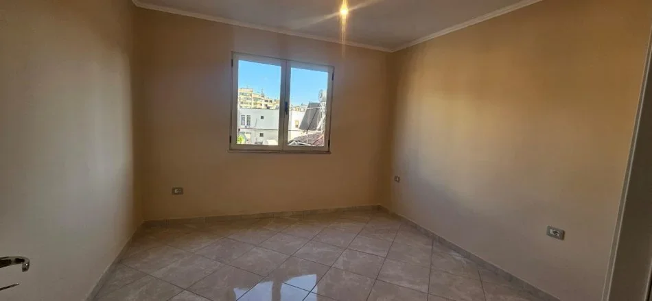 Tirane, jepet me qera apartament 1+1 Kati 4, 60 m² 350 € (Rruga Ali Demi)