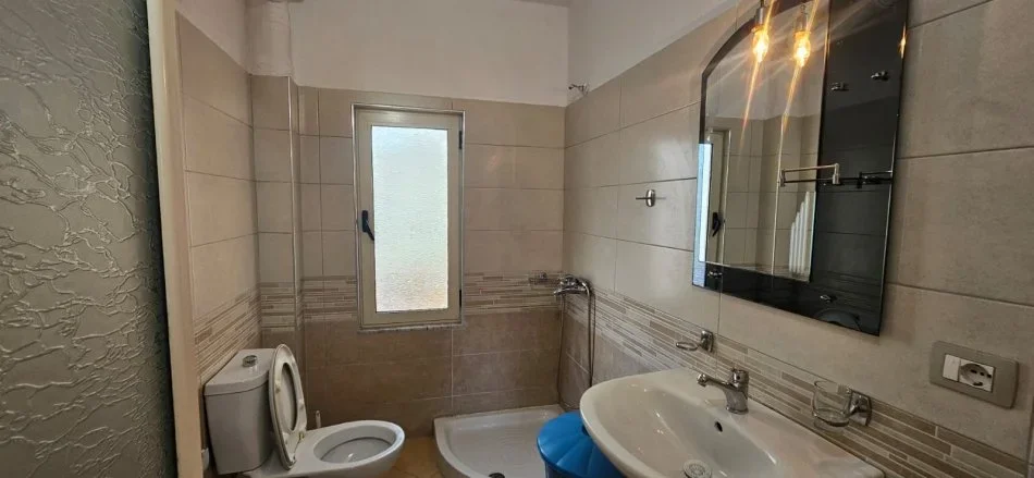 Tirane, jepet me qera apartament 1+1 Kati 4, 60 m² 350 € (Rruga Ali Demi)