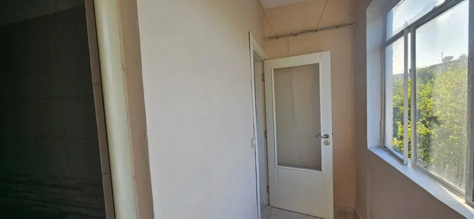 Tirane, jepet me qera apartament 1+1 Kati 4, 60 m² 350 € (Rruga Ali Demi)