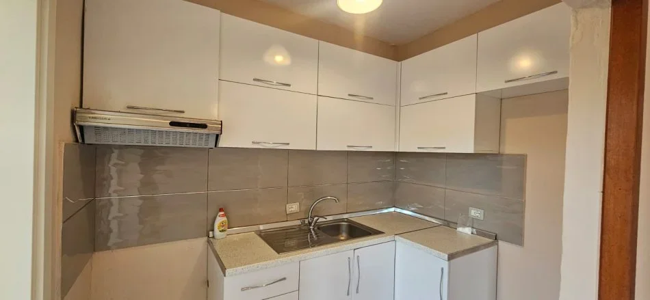 Tirane, jepet me qera apartament 1+1 Kati 4, 60 m² 350 € (Rruga Ali Demi)