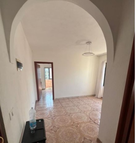 Tirane, jepet me qera apartament 1+1 Kati 7, 60 m² 350 € ( JEPET ME QERA SUPER APARTAMENTI 1+1 TEK PALLATI ME SHIGJETA)