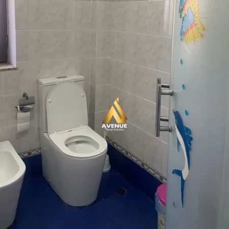 Tirane, jepet me qera apartament 1+1+Aneks+Ballkon Kati 3, 75 m² 500 € (Rruga Shefqet Musaraj)