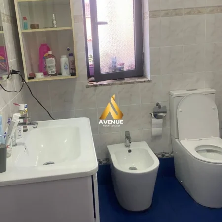 Tirane, jepet me qera apartament 1+1+Aneks+Ballkon Kati 3, 75 m² 500 € (Rruga Shefqet Musaraj)