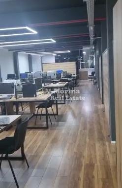 Tirane, jepet me qera zyre Kati 1, 300 m² 2.500 € (21 Dhjetori)
