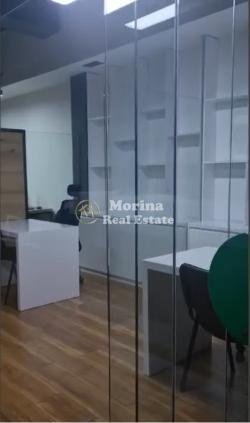 Tirane, jepet me qera zyre Kati 1, 300 m² 2.500 € (21 Dhjetori)