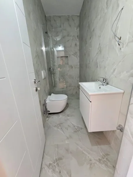 Tirane, shitet apartament 1+1 Kati 5, 48 m² 137.000 € (Rruga e kavajes)