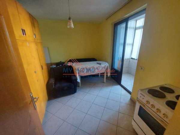 Tirane, shitet apartament 3+1+Ballkon Kati 3, 170.000 € (Rruga e Kavajes)