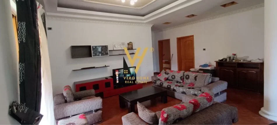 Tirane, jepet me qera shtepi 3+1+Ballkon Kati 2, 180 m² 600 € (ALI DEMI)