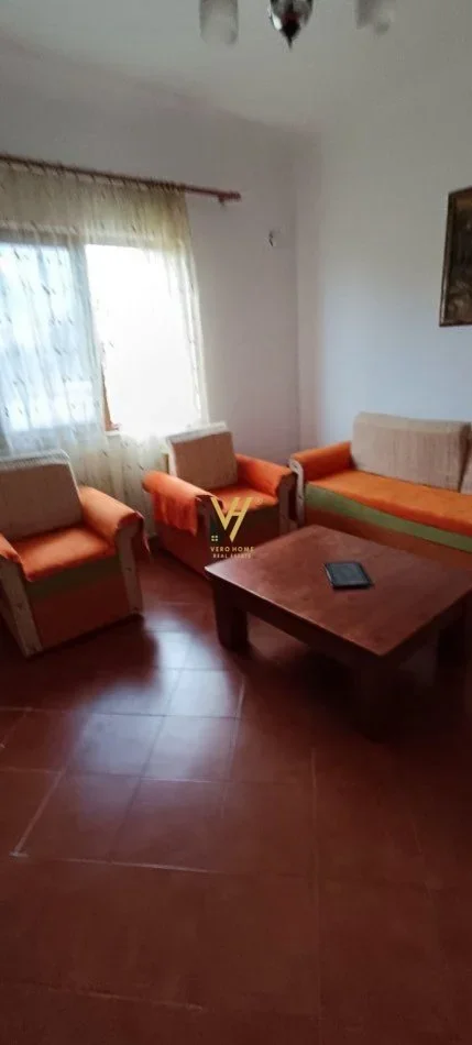 Tirane, jepet me qera shtepi 3+1+Ballkon Kati 2, 180 m² 600 € (ALI DEMI)